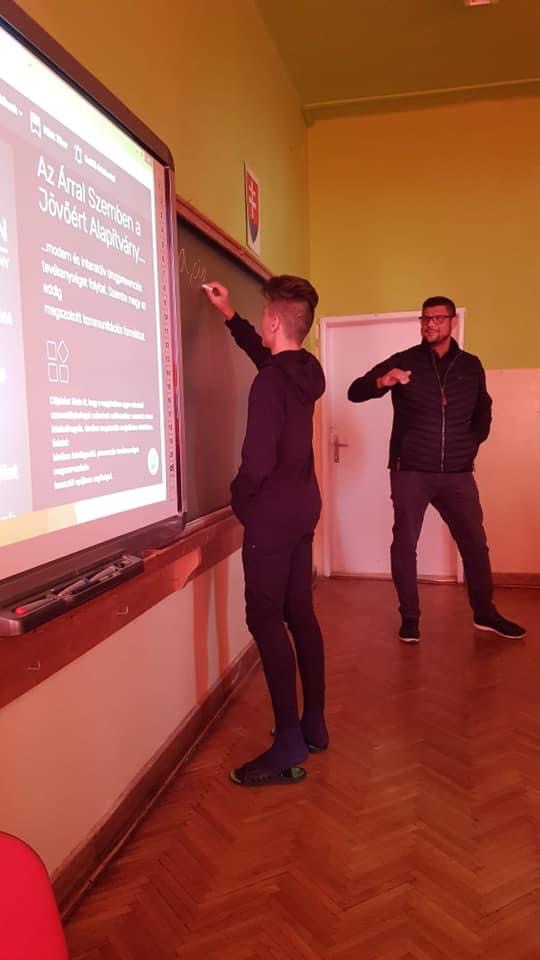 20201012_054244753_iOS