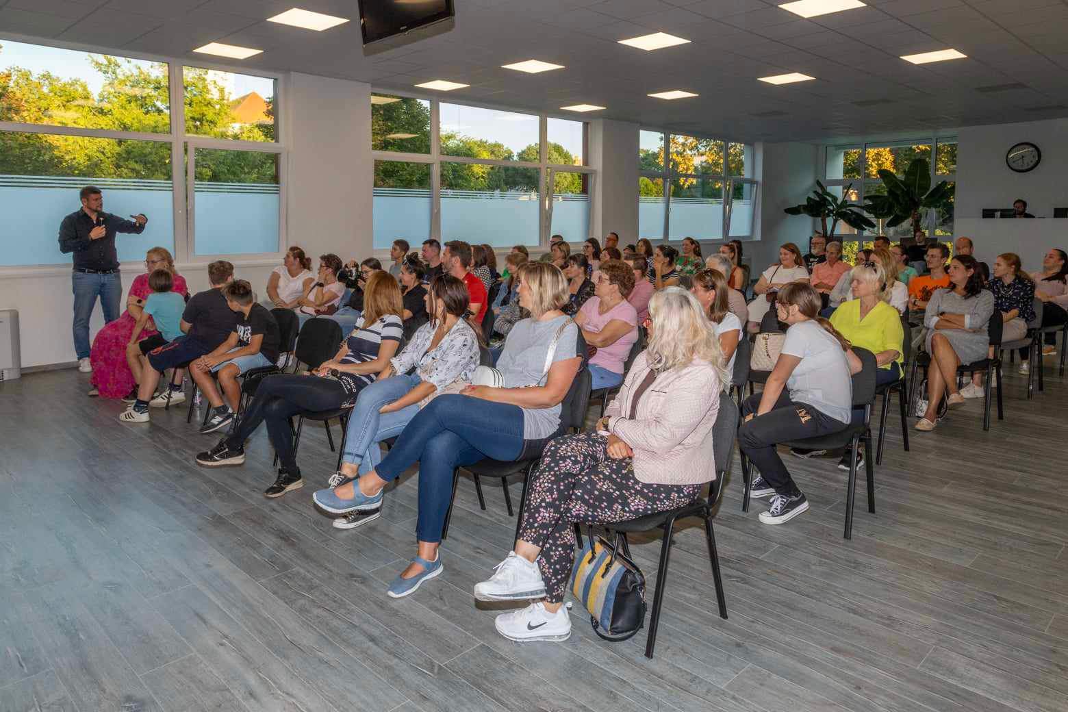 20230930_212240342_iOS