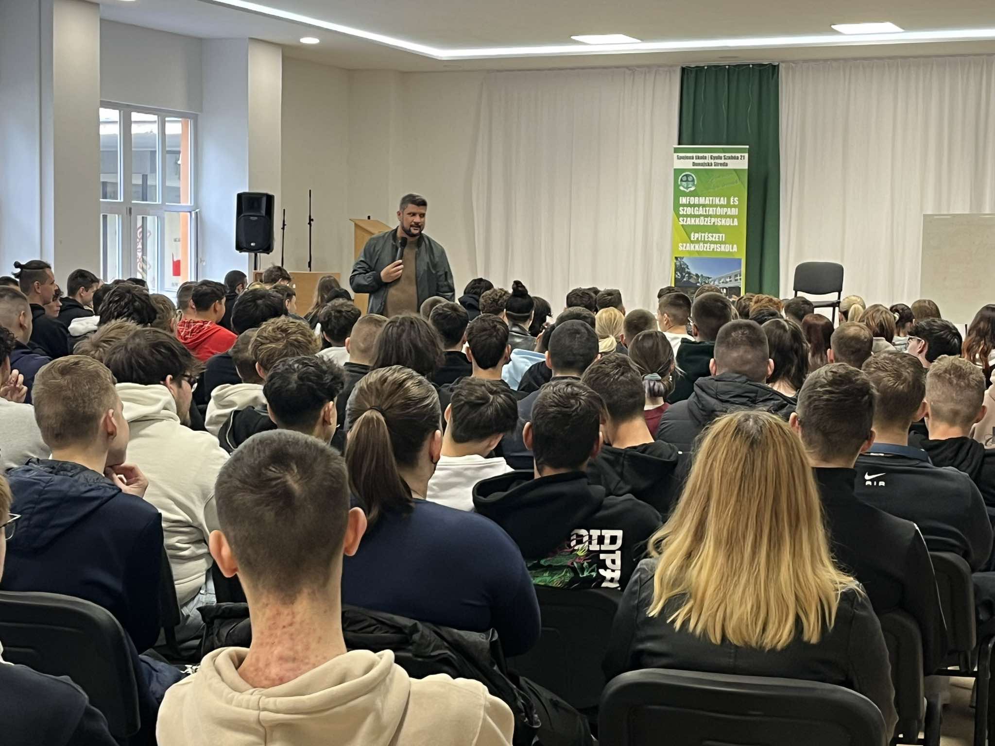 20250506_124435663_iOS